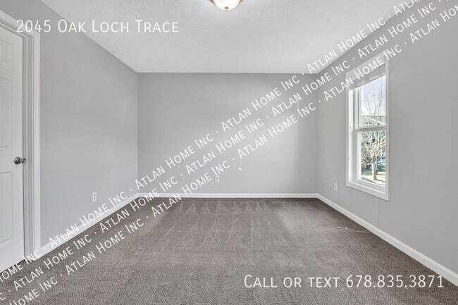 Building Photo - 2045 Oak Loch Trace
