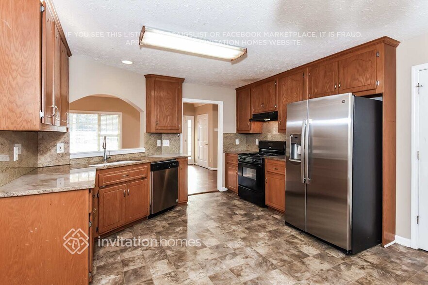 Building Photo - 15 Water's Edge Dr SE