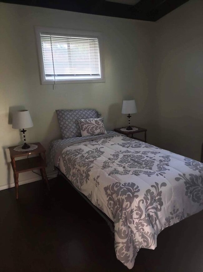 Building Photo - 10 Donenfeld Dr