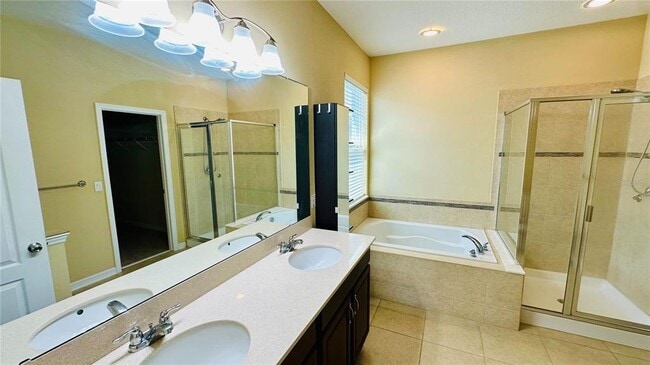 Building Photo - 2568 Isabela Terrace