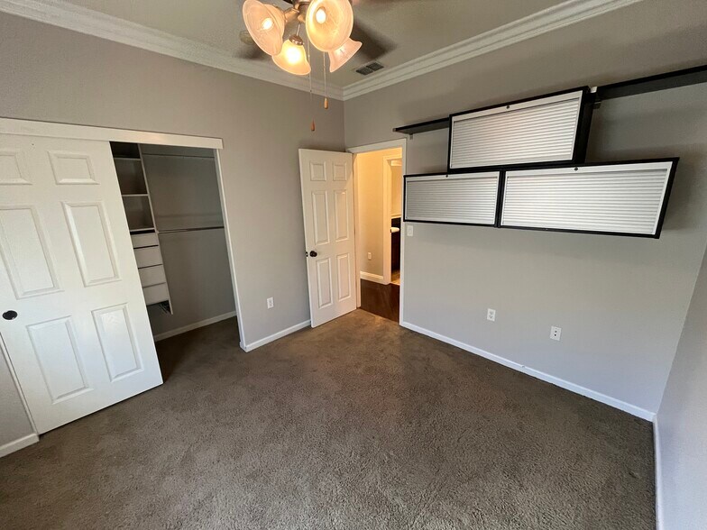 Building Photo - 400 Regatta Lane