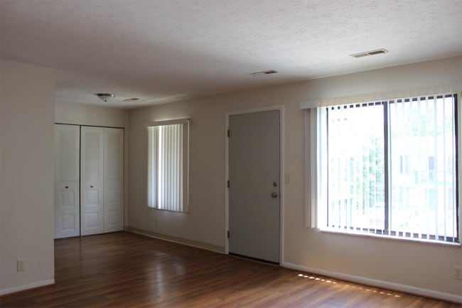 Building Photo - 1300 Brimfield Dr