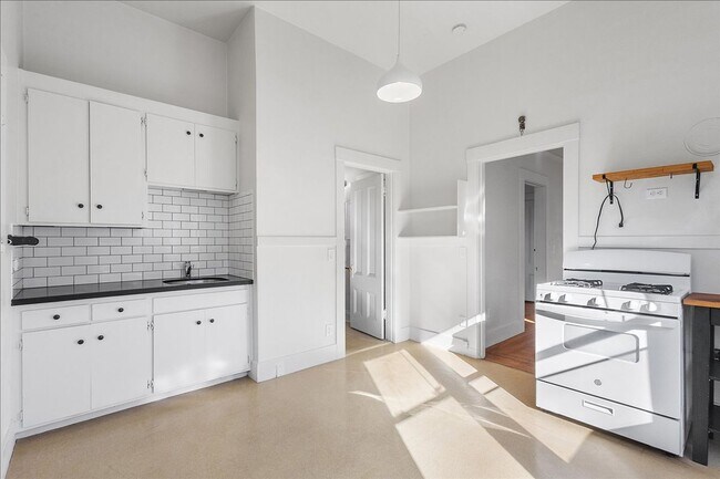 Building Photo - 1517 Willow St - 2 Bedroom | 1 Bath | Duplex