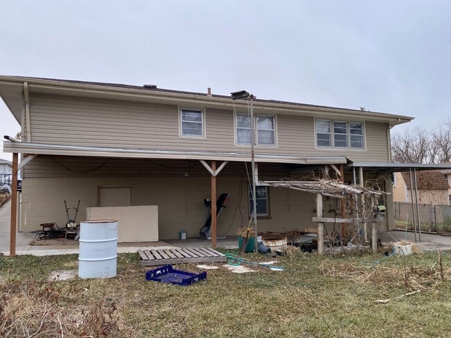 Building Photo - A wonderful 4-bedroom house in the Benson Gardens area - near Walmart Neighborhood Market, Asian ...