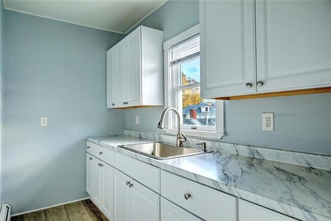 Building Photo - 68 Division St