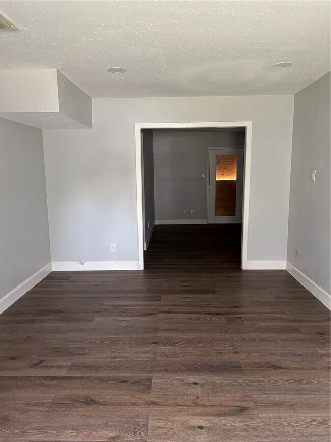 Building Photo - 4115 Tidewater Dr