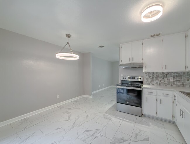 Building Photo - 520 Pasco Ct