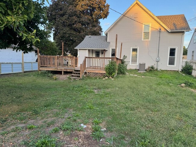 Building Photo - Spacious 4-Bedroom Home with Porch, Deck and Fenced Yard!