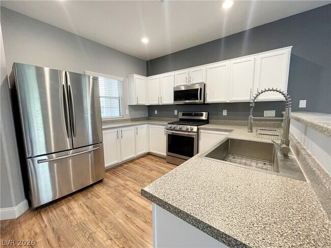 Building Photo - 2825 Woodland Park Ave