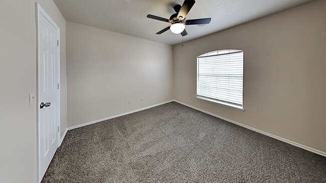 Building Photo - Fantastic 3 Bedroom 2 Bathroom Home in Moo...