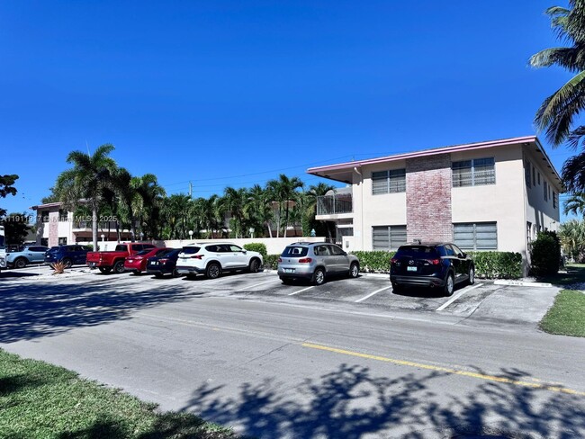 Building Photo - 2451 NE 49th St