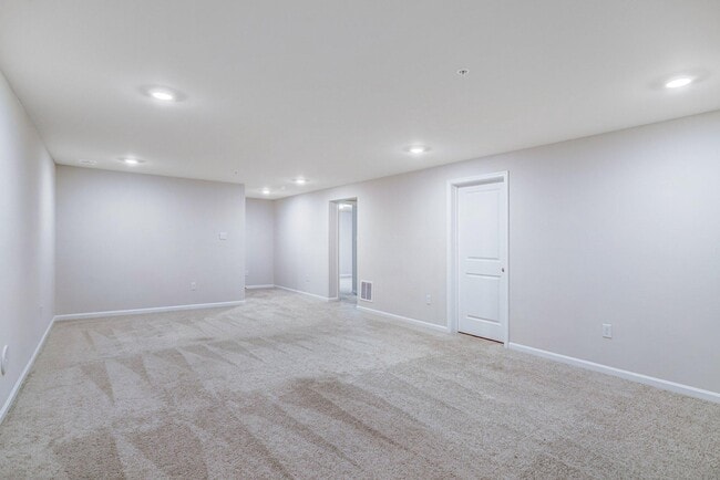Building Photo - 404 Constellation Ln