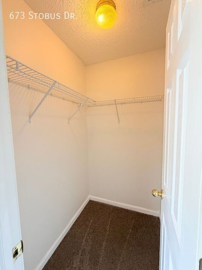 Building Photo - 673 Stobus Dr