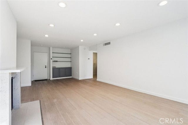 Building Photo - 403 N Oakhurst Dr