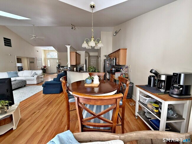 Building Photo - 490 Wolf Run