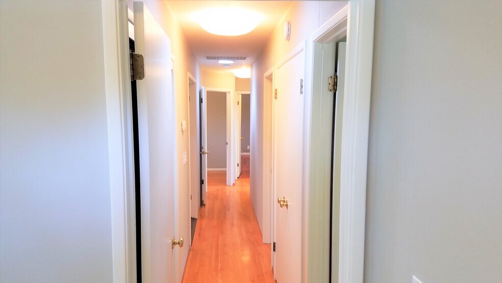 Building Photo - 29 Thorndale Pl