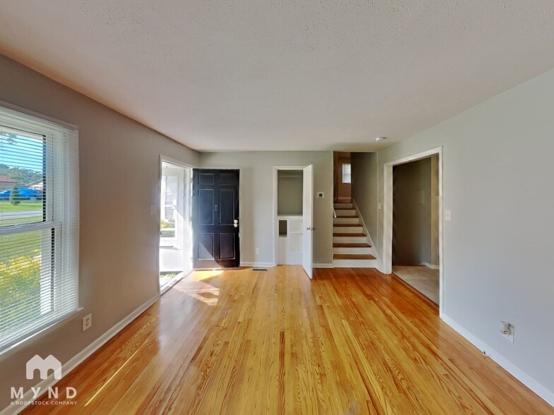 Building Photo - 307 King Arthur Trail