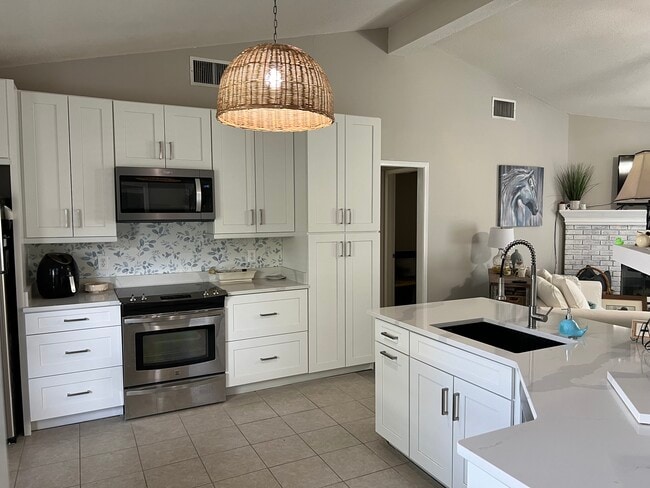 Building Photo - 11097 Barbizon Cir E