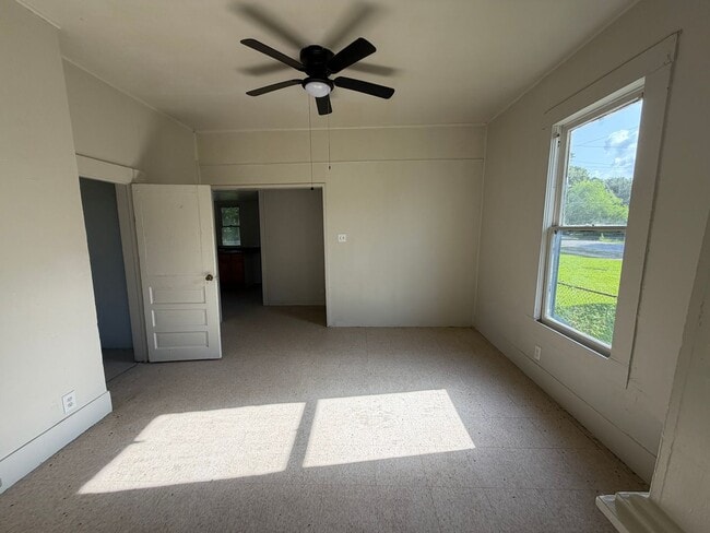 Building Photo - Cute 2 Bedroom, 1 Bathroom Home in Beaumont