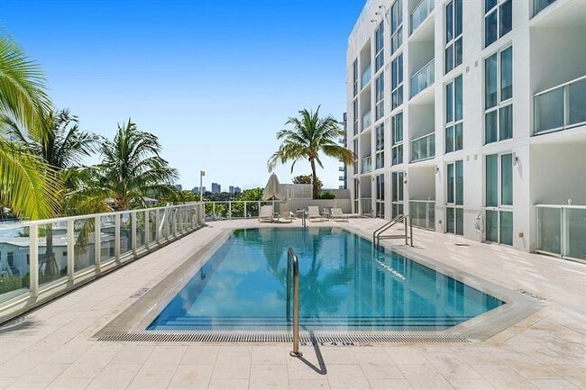 Building Photo - 401 N Birch Rd