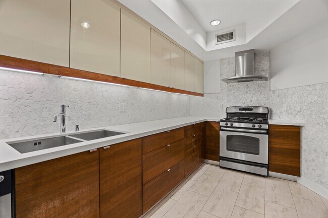 Interior Photo - Broadway Glendale by Wiseman