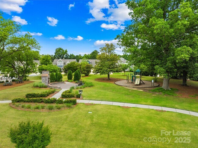 Building Photo - 5086 Waterloo Dr