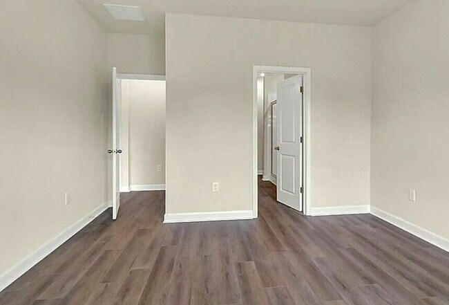 Building Photo - Four bedroom two bath home in Trieste at B...