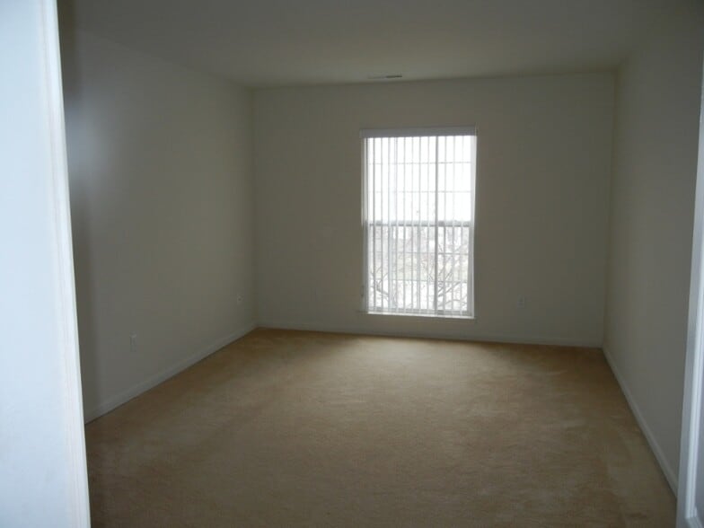 Building Photo - 16803 Dover Dr