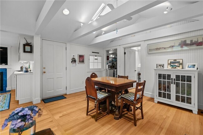 Building Photo - 718 Bellevue Ave