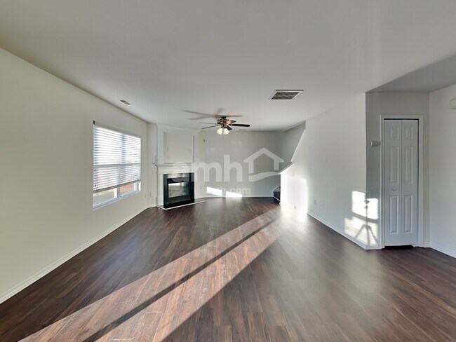 Building Photo - 1611 Rustic Arch Way