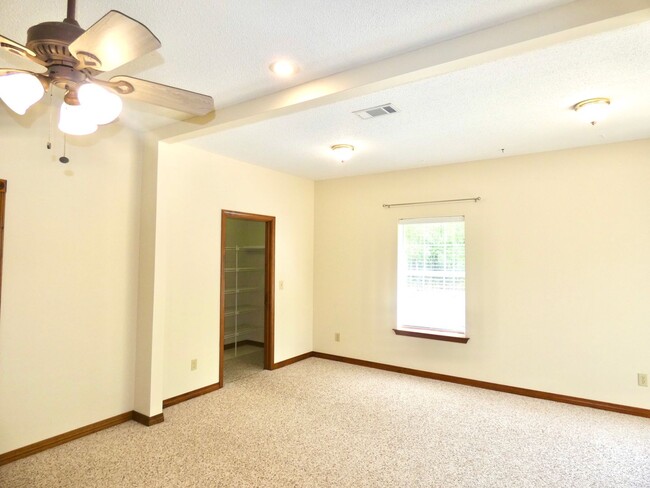 Building Photo - Custom Home On 1.78 Acre Lot