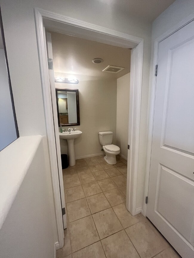Building Photo - "Coastal Living Awaits: Spacious 2BR Condo...