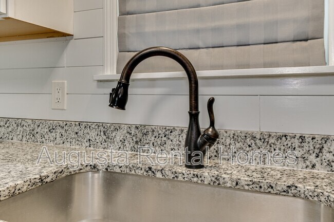 Building Photo - 454 Windtree Pl