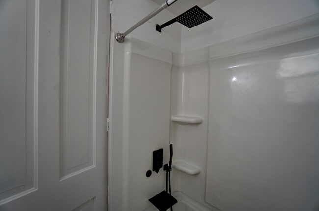 Building Photo - 1117 W High St