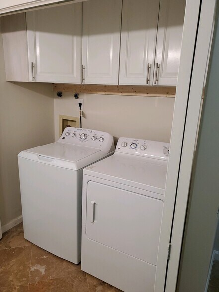 Washer/Dryer are 1 year old - 25116 Plantation Dr NE