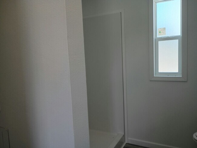 Building Photo - 28 Lily Dr