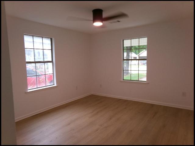 Building Photo - 606 E 21st St