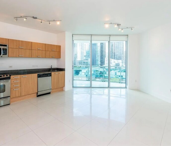 Building Photo - 350 S Miami Ave