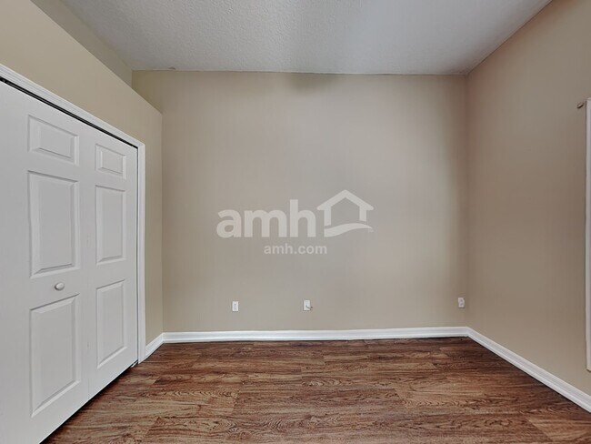 Building Photo - 2042 Ancient Oak Dr