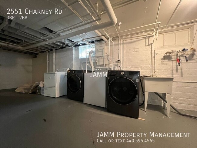 Building Photo - 2551 Charney Rd