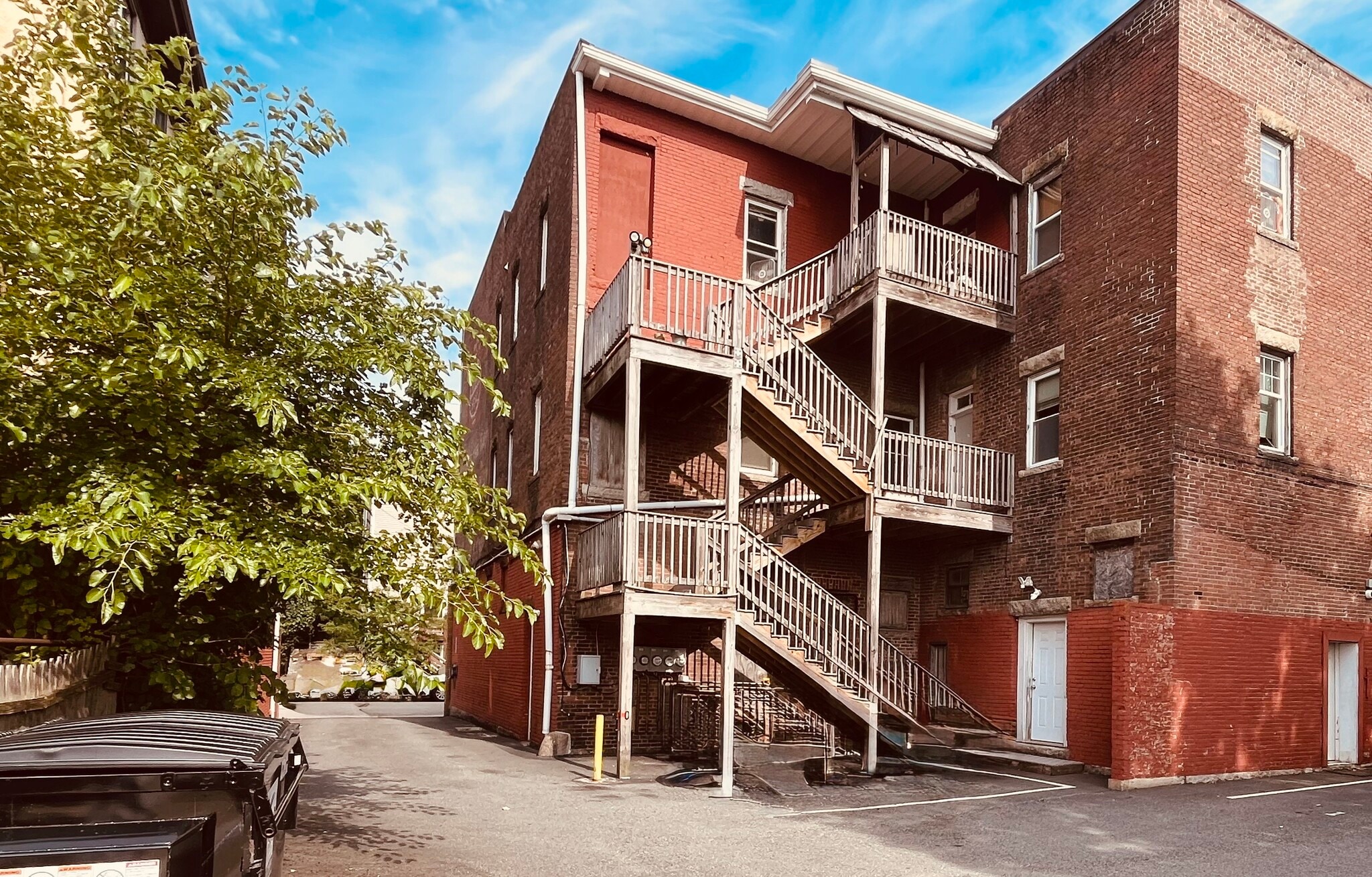 Building Photo - 202 E Main St