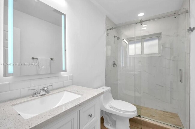 Building Photo - 2 bedroom in Dania Beach FL 33004