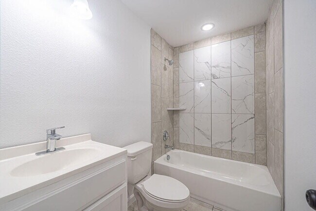 Building Photo - 474 Ridge Haven St