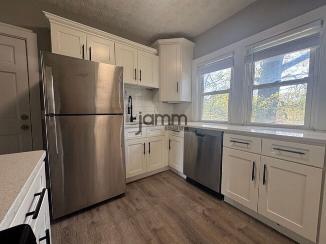 Building Photo - 2121 Carabel Ave
