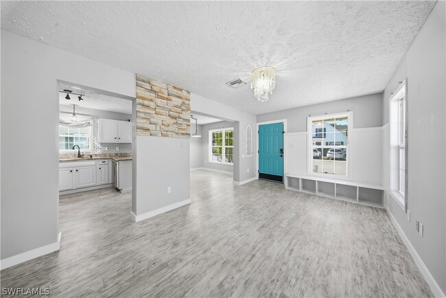 Building Photo - 286 Leawood Cir