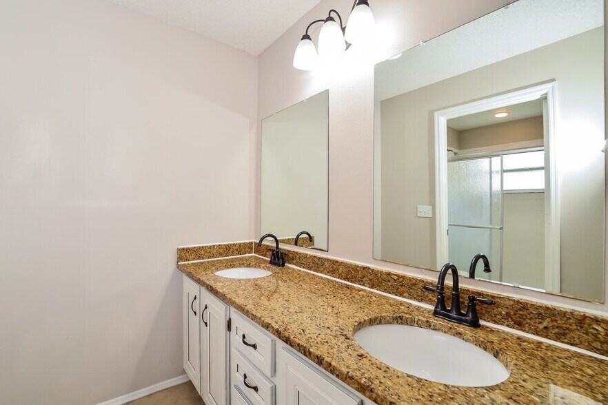 Building Photo - 11184 Cypress Leaf Dr