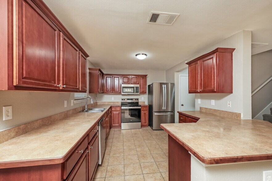 Building Photo - 1148 Tomahawk Dr