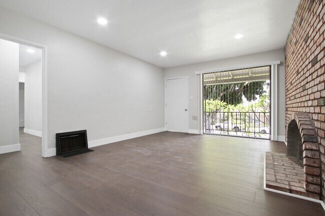Building Photo - 2620 W Via Corona