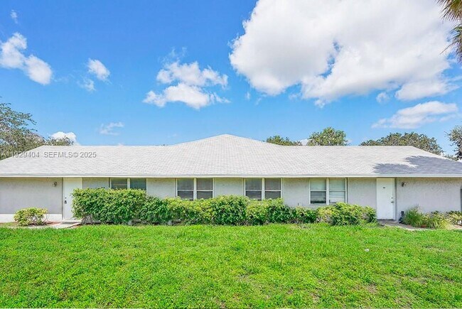 Building Photo - 1100 SW 4th Ave