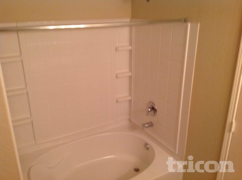 Building Photo - 1412 Royal Meadows Tr